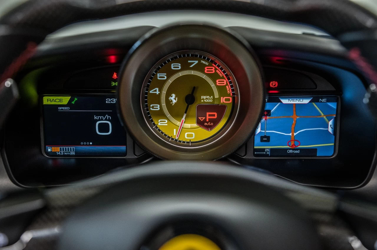 2021 Ferrari F8 Spider  Image principale