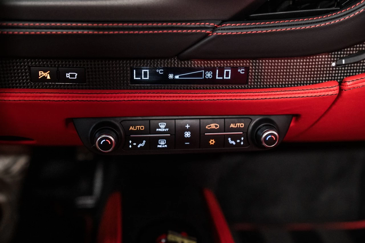 2021 Ferrari F8 Spider  Image principale