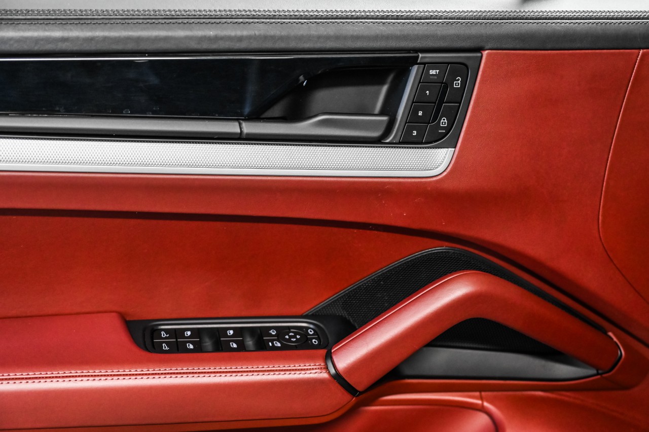 2024 Porsche Cayenne Pneus ÉtÉ et hiver inclus / AWD Image principale