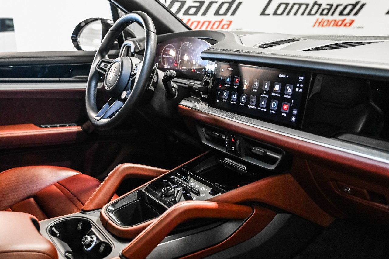 2024 Porsche Cayenne Pneus ÉtÉ et hiver inclus / AWD Image principale