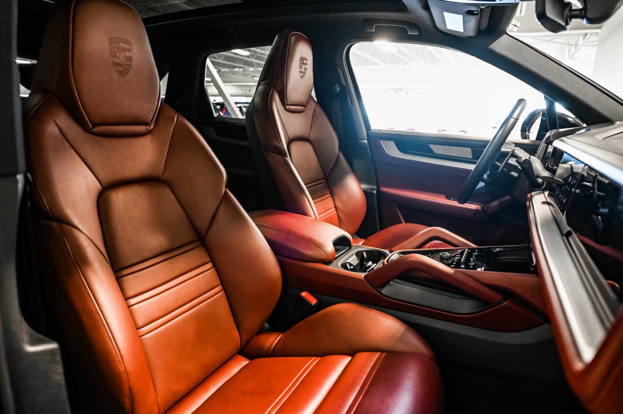 2024 Porsche Cayenne Pneus ÉtÉ et hiver inclus / AWD Image principale