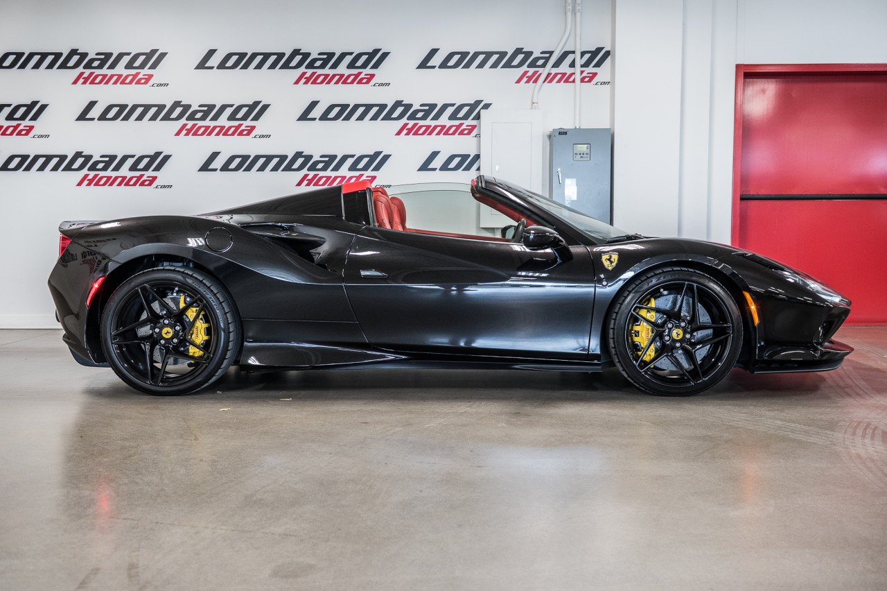 2021 Ferrari F8 Spider  Image principale