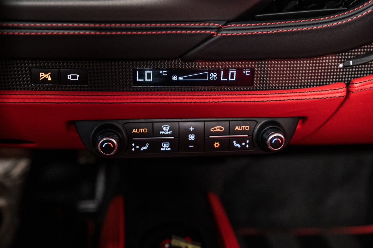 2021 Ferrari F8 Spider  Image principale