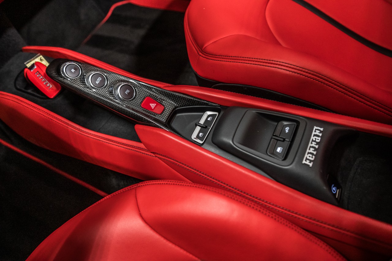 2021 Ferrari F8 Spider  Image principale